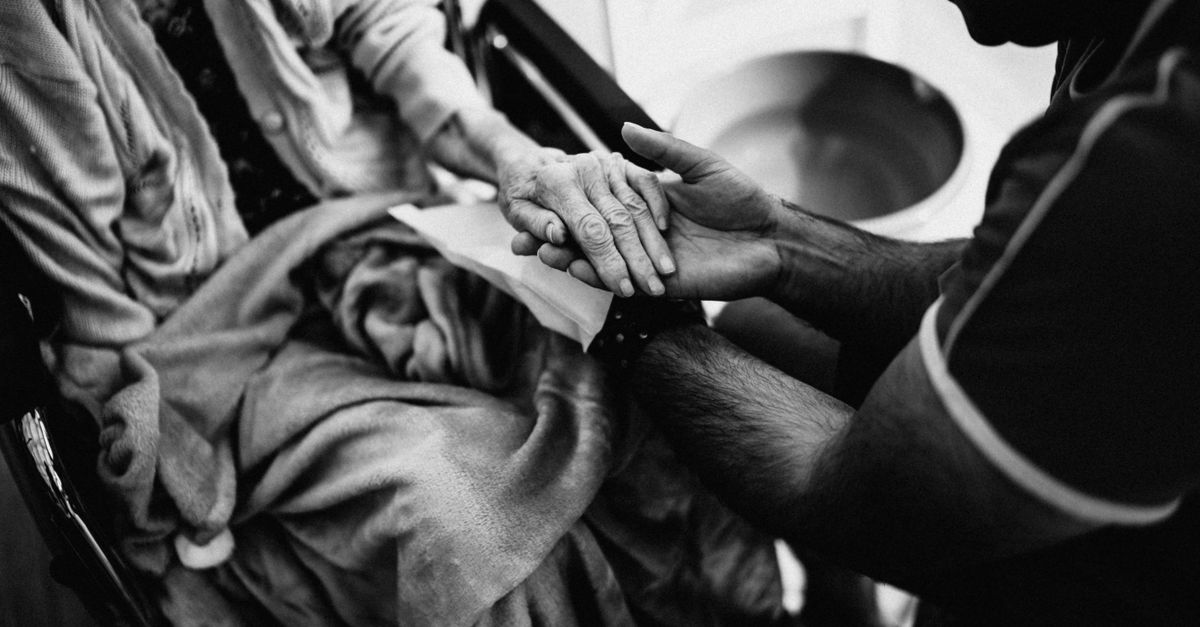 Aidant familial : préserver sa santé quand on accompagne un proche